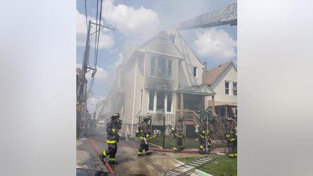 Firefighters injured in 2-alarm blaze in Humboldt Park