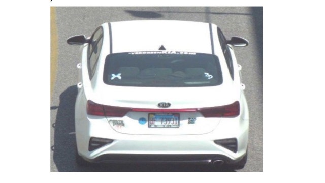 $50K reward offered after Chicago mail carriers robbed at gunpoint, one shot