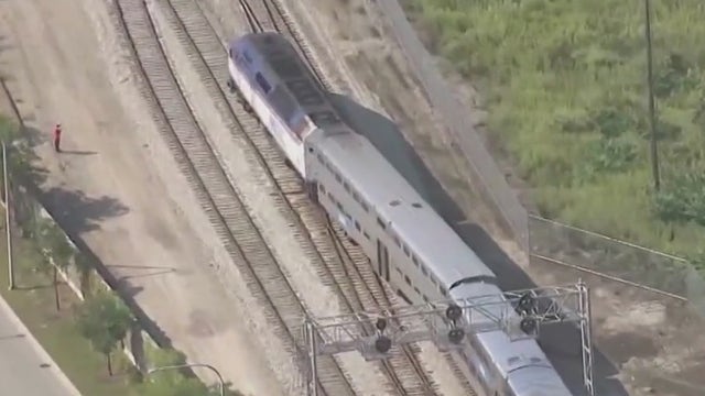 Metra Rock Island services shut down following derailment in Chicago