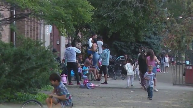 Chicago continues to struggle to find housing for migrants