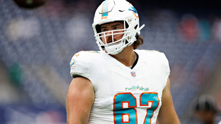Bears get Orland Park native Dan Feeney in trade with Dolphins