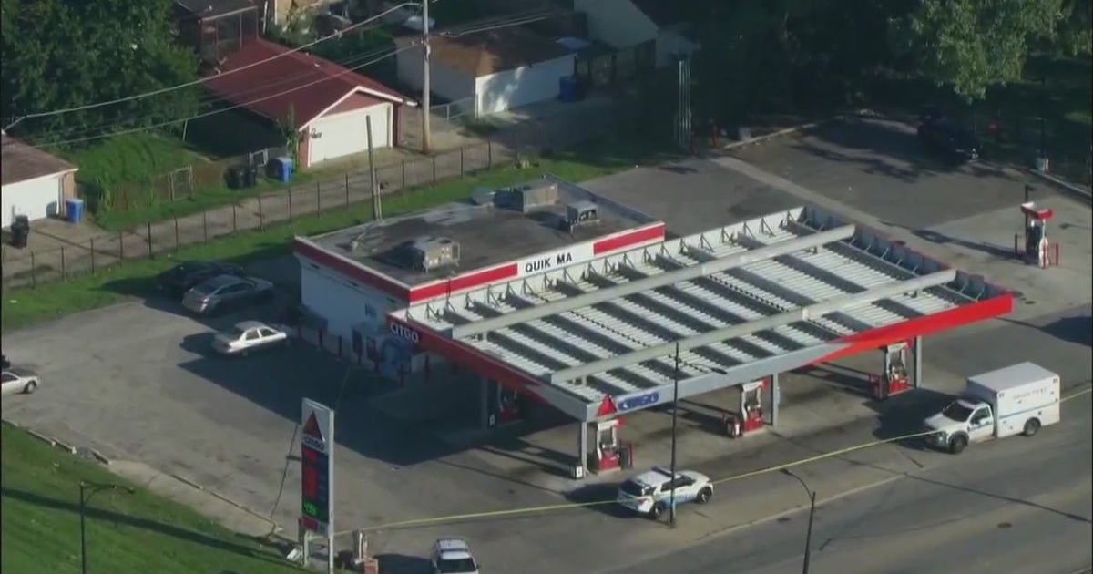Man fatally shot outside Chicago gas station | FOX 32 Chicago