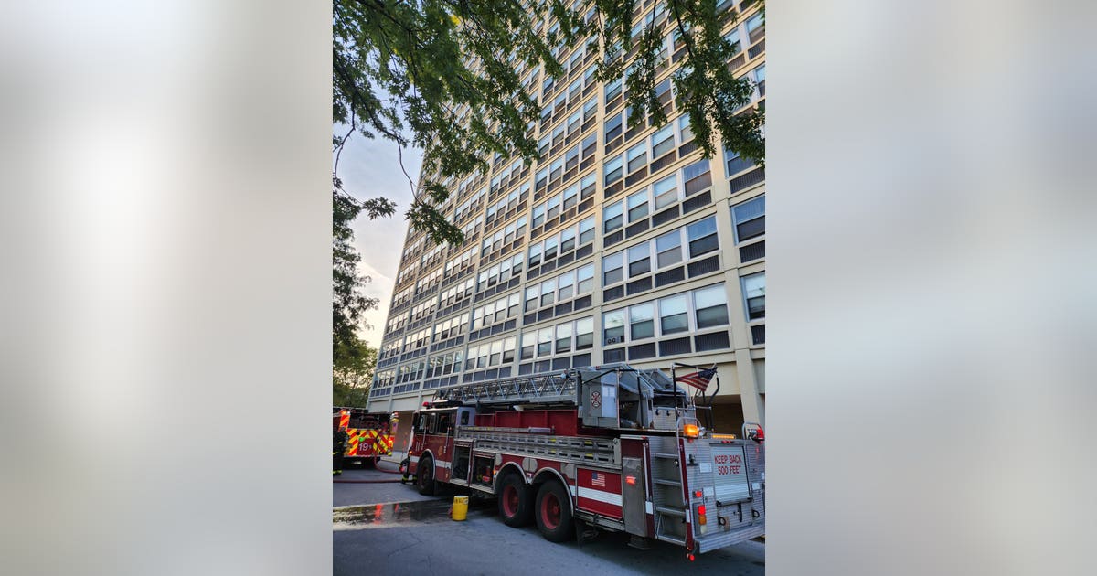 Fire breaks out at South Side high-rise | FOX 32 Chicago