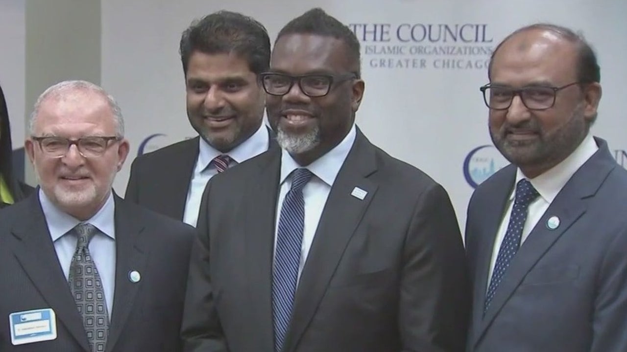 约翰逊加强与芝加哥穆斯林社区的联系，实现竞选承诺