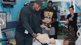 Chicago Bears players visit patients at Oak Lawn hospital