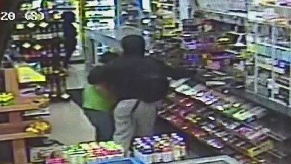 2 Chicago liquor stores, bar robbed at gunpoint all within an hour