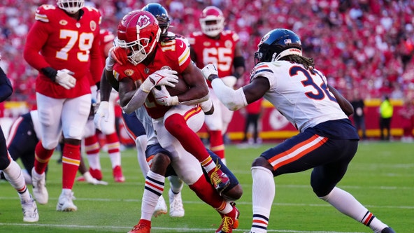 Mahomes throws 3 TD passes as Chiefs rout Bears 41-10