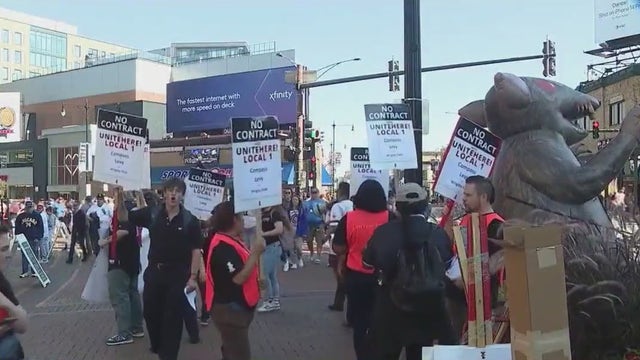 Wrigley Field concession workers authorize strike