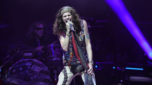 Steven Tyler's injury forces Aerosmith to reschedule Chicago show