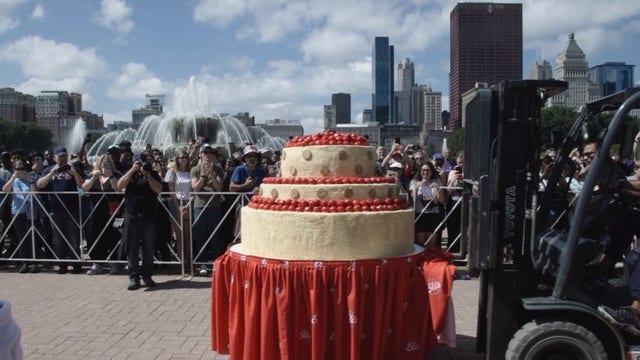 Taste of Chicago: Tradition continues with arrival of gigantic Eli's cheesecake