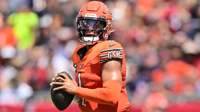 Bears struggle in loss to Bucs, 27-17