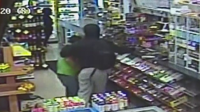 2 Chicago liquor stores, bar robbed at gunpoint all within an hour