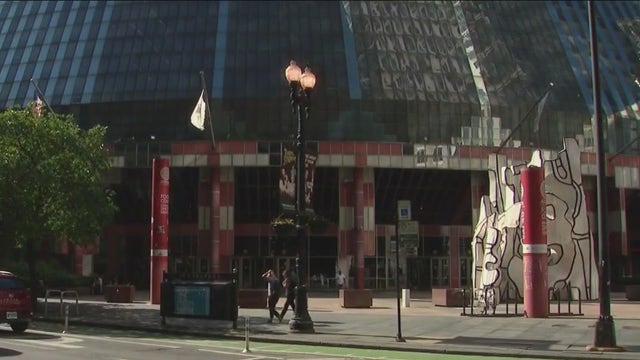 Migrant Crisis Solutions: Advocates propose shelter at former Illinois government building