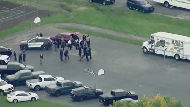 Armed robbery suspect dead after standoff in Markham