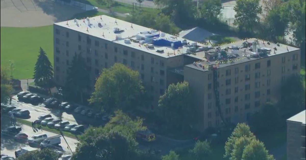 Firefighter, 2 residents injured in West Rogers Park apartment building ...