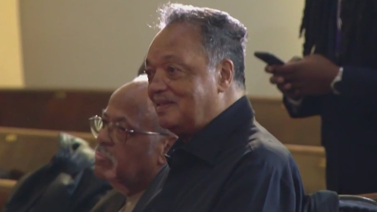 约翰逊与芝加哥领导人齐聚庆祝耶西·杰克逊牧师82岁生日