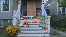 Chicago police seek arsonist setting fire to Halloween decorations