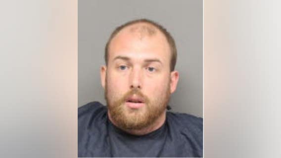 Nebraska police officer, Chicago man hurt after the man pulls knife on bus in Lincoln