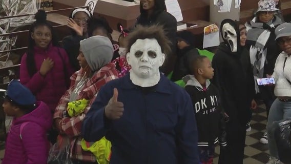 Chicago police embrace Halloween spirit with spooky haunted house in Pullman