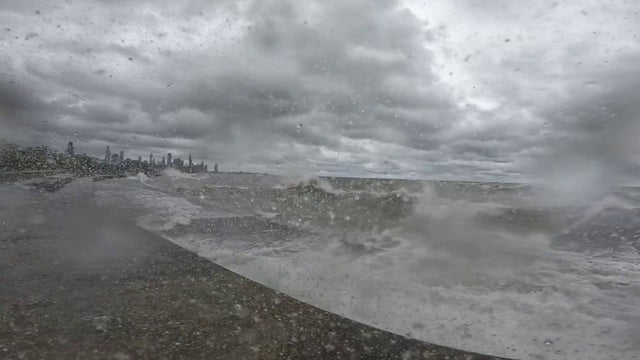 VIDEO: Incredible, massive waves hit Chicago's lakefront amid powerful wind gusts
