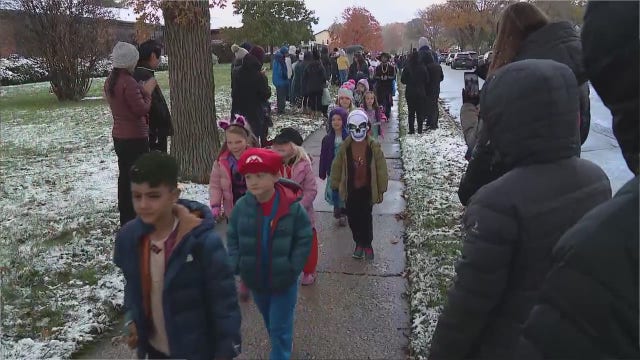 Kids, teachers flaunt colorful costumes at Park Ridge elementary school