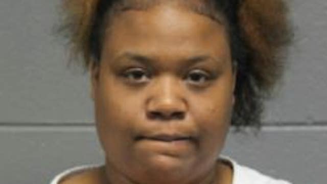 Woman charged with robbing victim in Chicago Lawn
