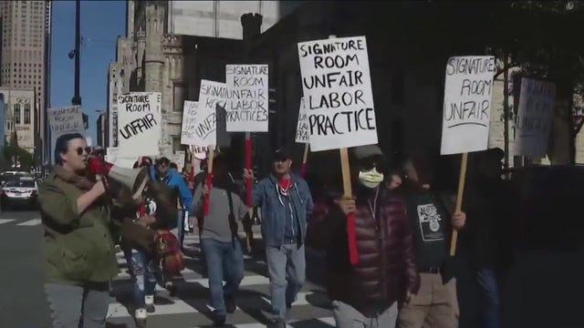 Former Signature Room workers protest sudden closure, cite WARN Act violation