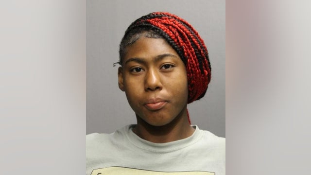 Oak Lawn woman charged with fatally stabbing 16-year-old girl in Chicago's Loop