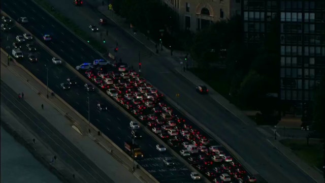 Pedestrian fatally struck while trying to cross DuSable Lake Shore Drive