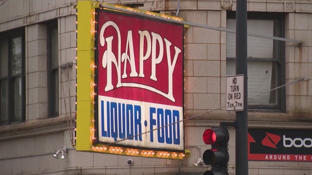 4 injured when Chicago liquor store shelf collapses