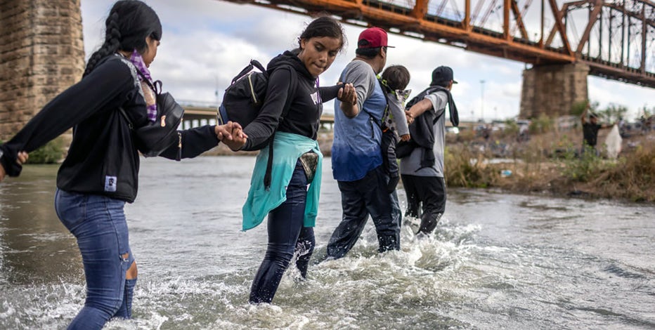 Biden administration resuming deportation flights for Venezuelan migrants, AP sources say