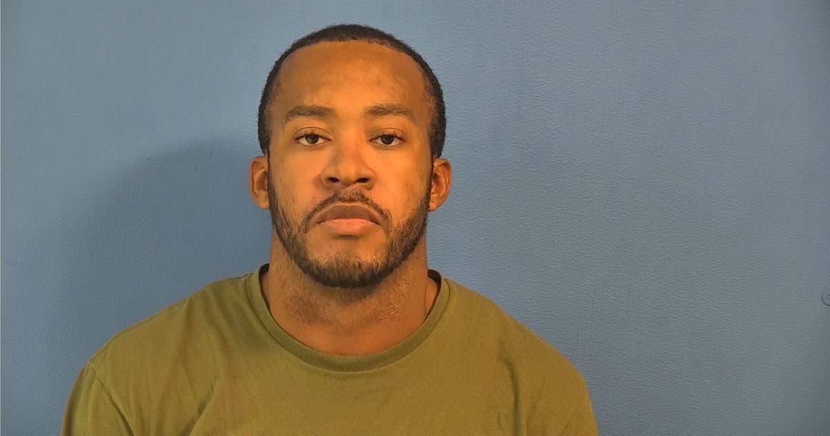 Chicago man charged after robbing woman with infant at gunpoint outside ...