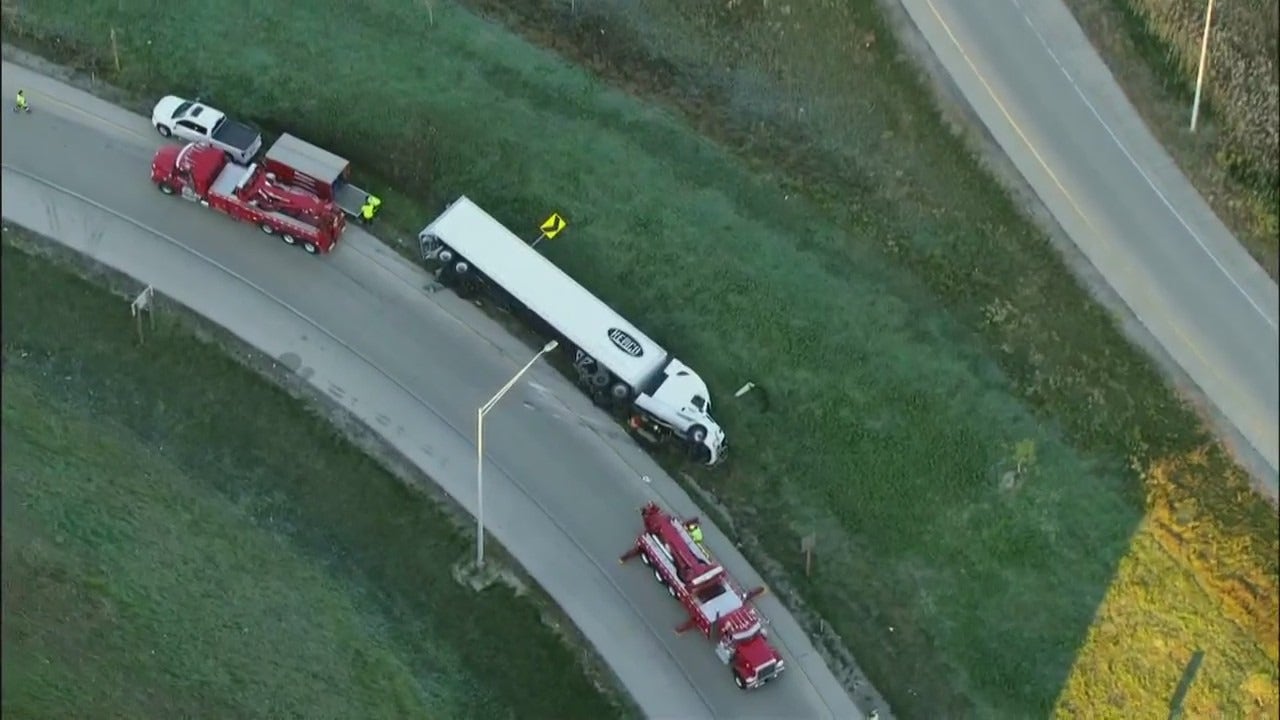 Traffic Alert: Semi-truck Overturns In Itasca, Forcing Ramp Closure ...