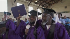 Inmates at Stateville Correctional Center earn bachelor’s degrees from Northwestern University