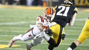 Iowa rallies in fourth quarter to defeat Illinois, 15-13, and clinch Big Ten West title