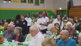 Chicago students serve Thanksgiving meals to 400 senior citizens