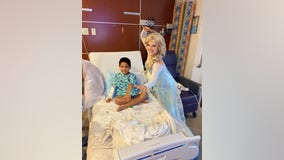 Elsa from Frozen visits patients at Park Ridge hospital