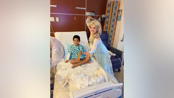 Elsa from Frozen visits patients at Park Ridge hospital
