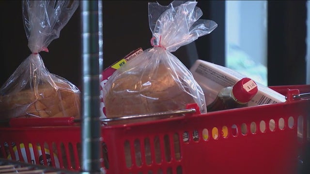 Pop-up grocery store thrives on Chicago's West Side, offers affordable options for shoppers