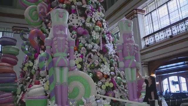 State Street Macy's decorates Walnut Room ahead of the Great Tree lighting