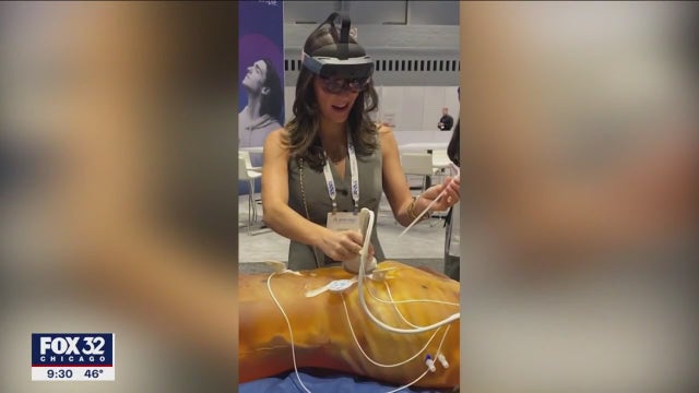 Illinois medical school makes history with FDA-cleared hologram tech for patient treatment