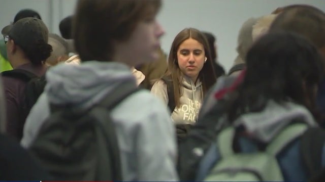 Holiday travel rush gets into full swing at Chicago airports ahead of Thanksgiving