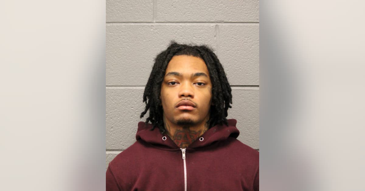 Chicago man, juvenile arrested after allegedly robbing man at gunpoint ...