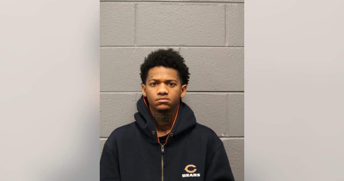 Man accused of robbing woman at gunpoint in East Garfield Park arrested ...