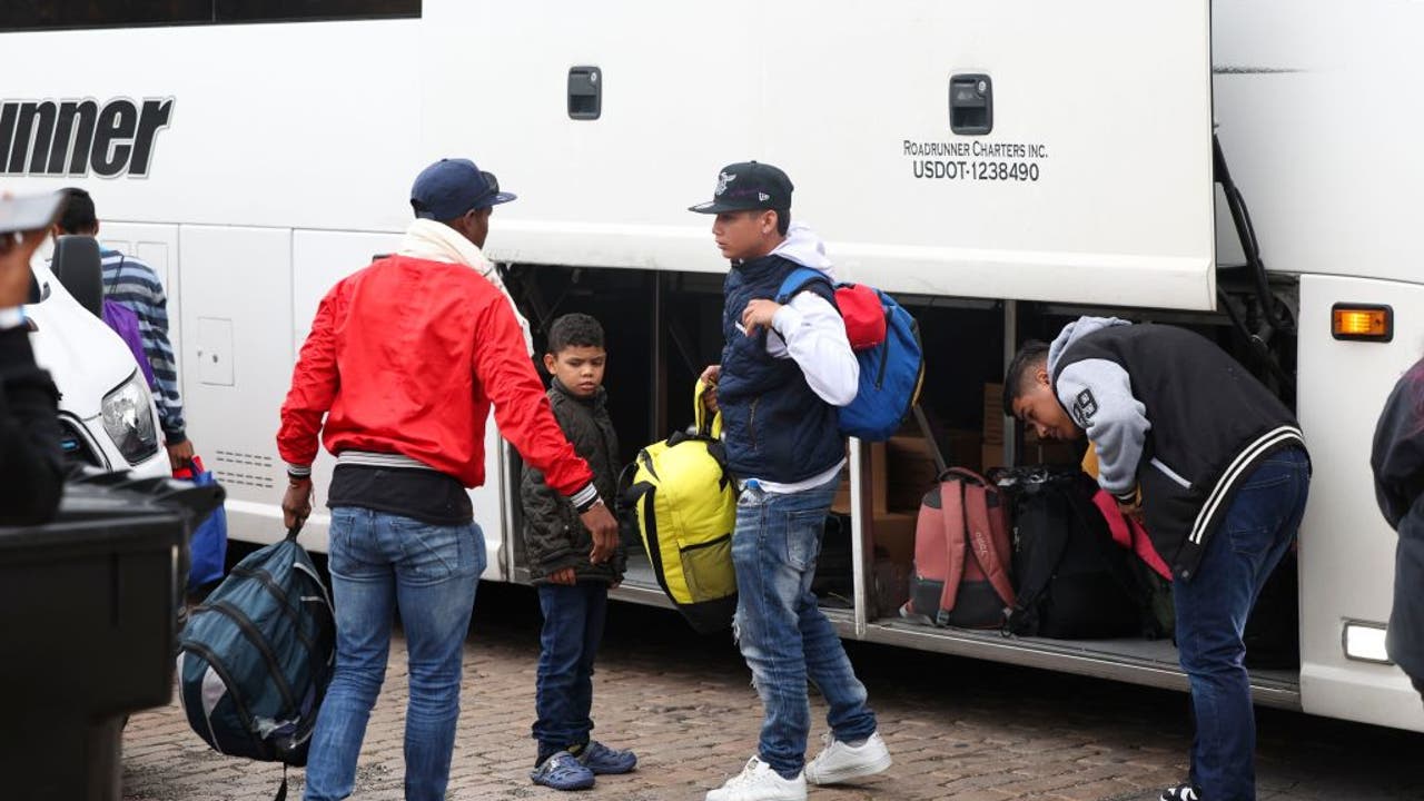 Migrants in Chicago State funds hotel stays for hundreds of asylum