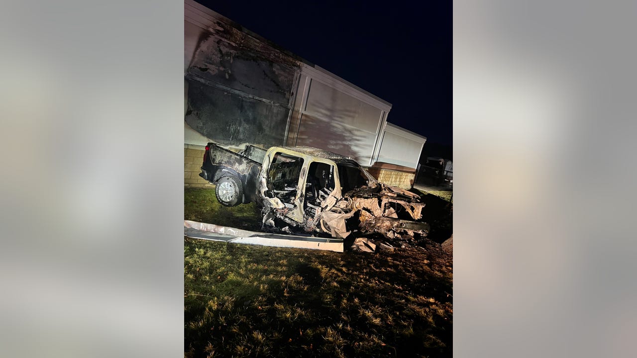 Illinois driver, passenger pulled from vehicle that caught fire after crashing into building in Beach Park Illinois driver, passenger pulled from vehicle that caught fire after crashing into building in Beach Park