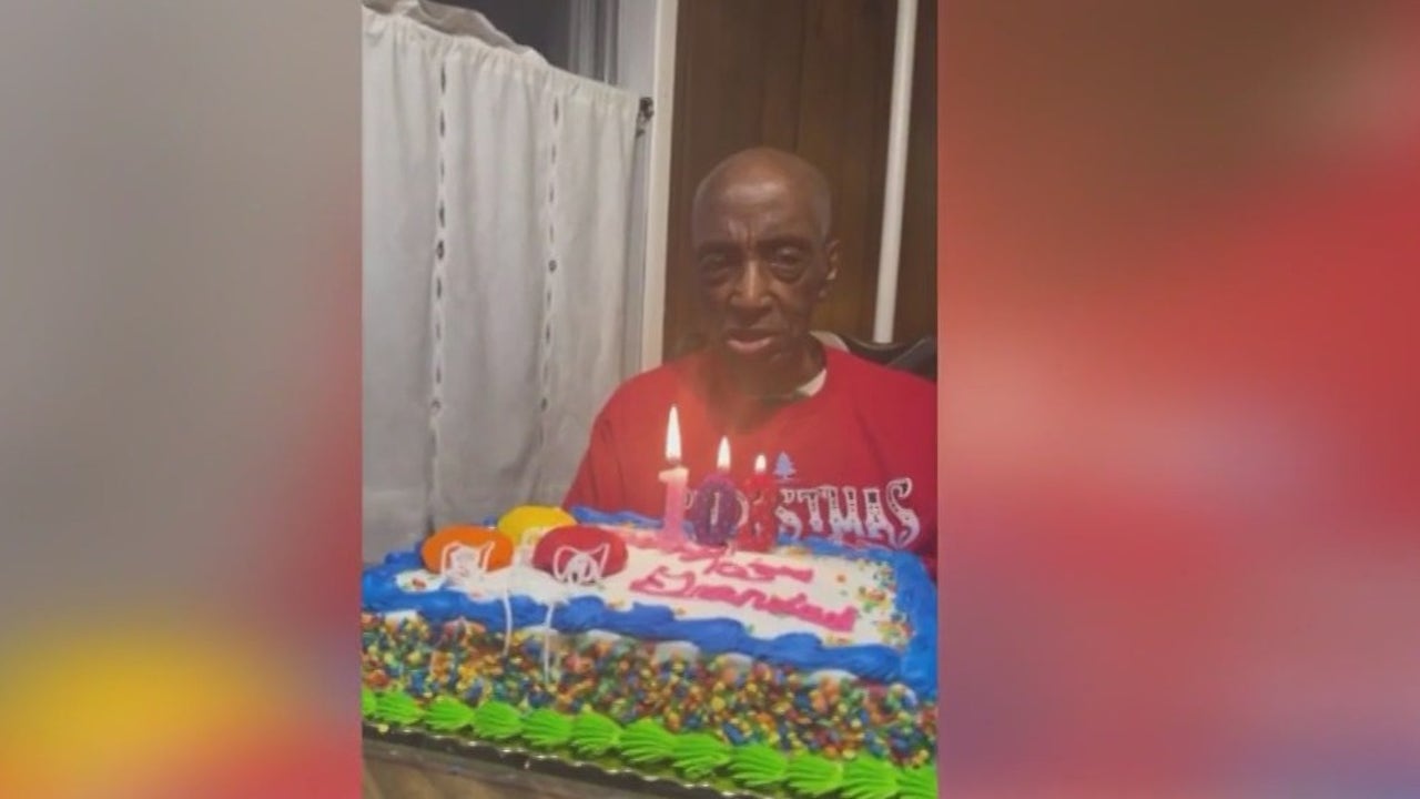 103岁芝加哥居民与亲人庆祝生日