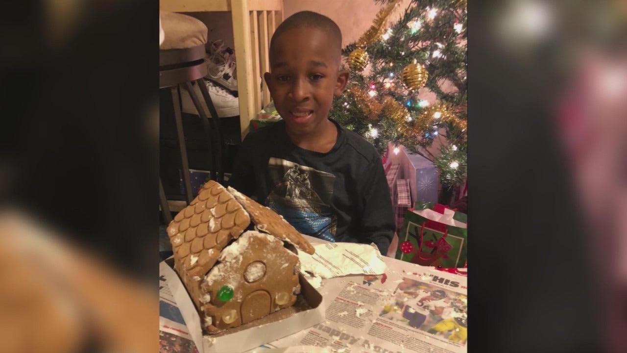 9岁芝加哥枪击受害者的母亲组织圣诞节玩具捐赠活动，以纪念他