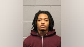 Chicago man, juvenile arrested after allegedly robbing man at gunpoint on West Side