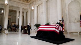 Justice Sandra Day O'Connor, 1st woman to serve on Supreme Court, honored as trailblazer